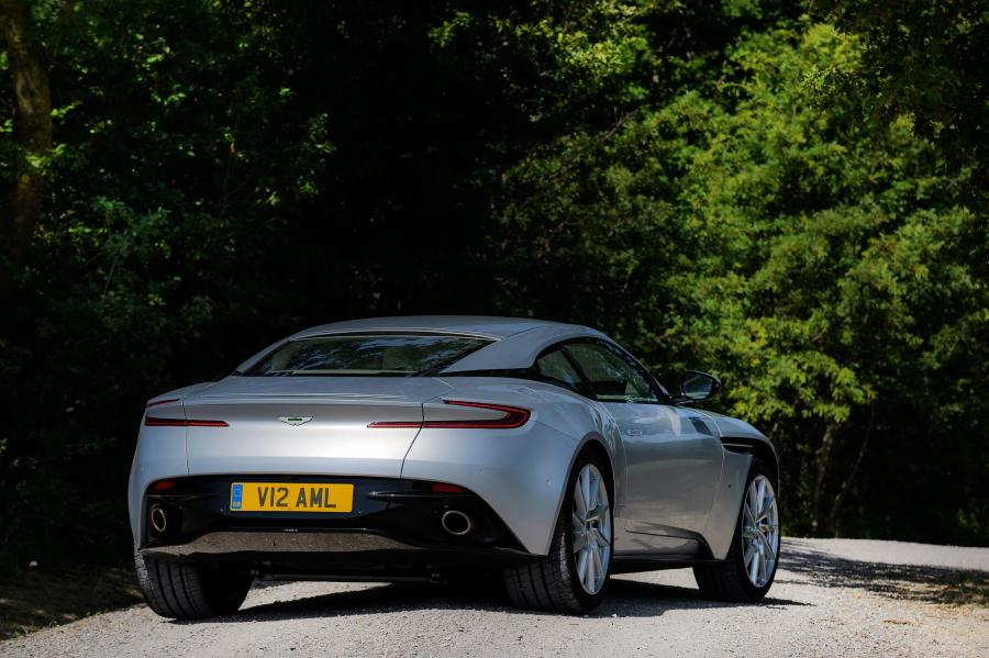  Aston Martin DB11 2016 года  (WW) (фото 9 из 41)